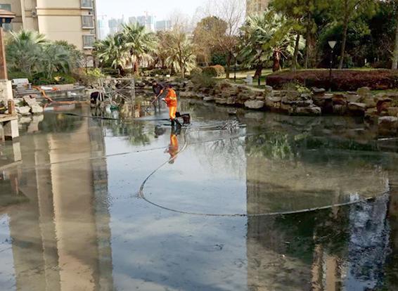 甘德景观池淤泥清理